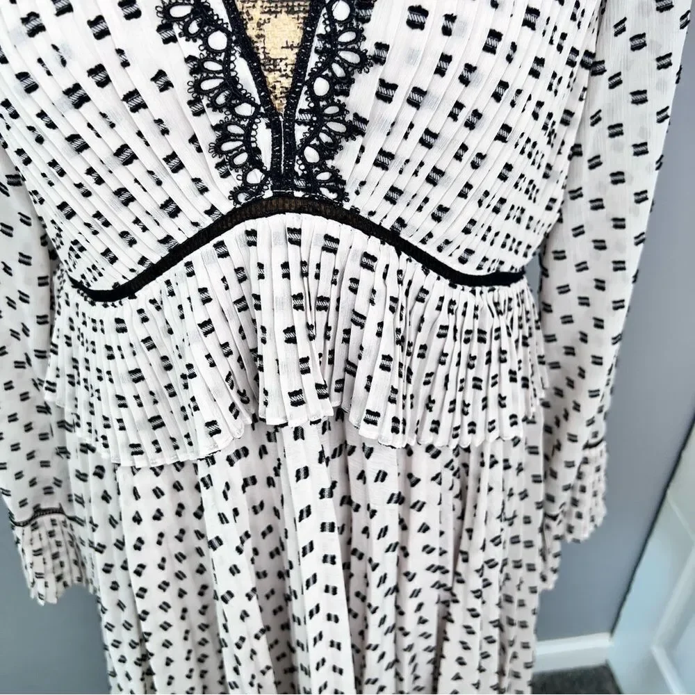 Sz M Chelsea & Violet White& Black Dress $79 MSRP